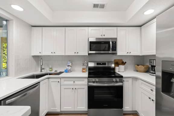 Beach Cottage, 3BR 3BA, Pools & Private Beach